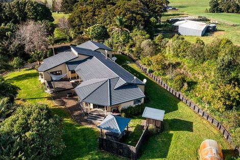 Photo of property in 166 Holmes Road, Waiuku, 2682