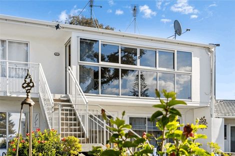 Photo of property in 5k The Esplanade, Eastern Beach, Auckland, 2012