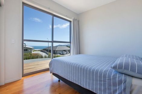 Photo of property in 16 Sunrise Place, Cable Bay, 0420