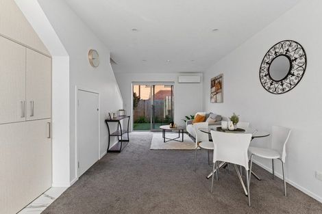 Photo of property in 4/8 Yeovil Road, Te Atatu Peninsula, Auckland, 0610