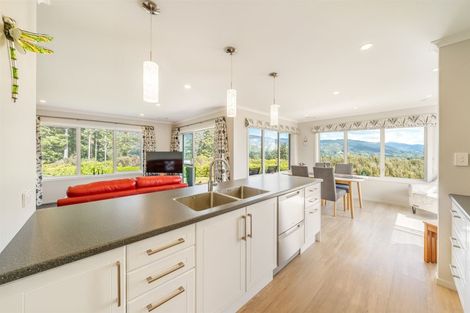 Photo of property in 1 Valley View Way, Timberlea, Upper Hutt, 5018