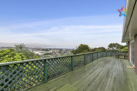 Photo of property in 1/22 Dowse Drive, Maungaraki, Lower Hutt, 5010