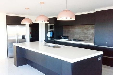 Photo of property in 4 Vardon Way, Waiwhakaiho, New Plymouth, 4312