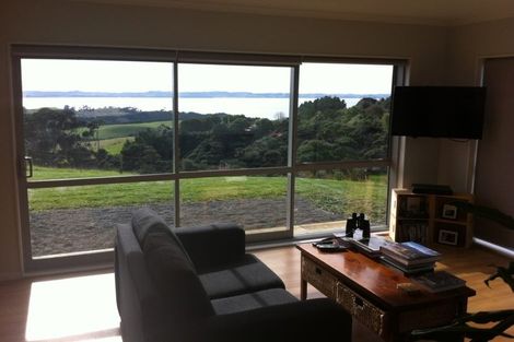 Photo of property in 3143 South Head Road, South Head, Helensville, 0874
