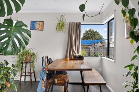 Photo of property in 28 Cranby Crescent, Onekawa, Napier, 4110