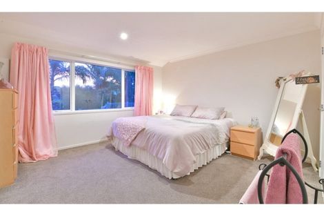 Photo of property in 33 Savoy Road, Orewa, 0931