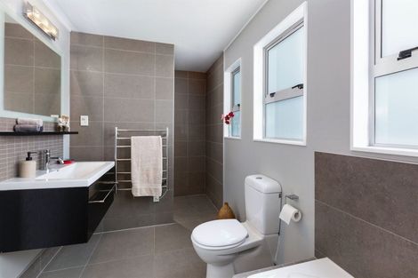 Photo of property in 89 Kahu Road, Paremata, Porirua, 5024