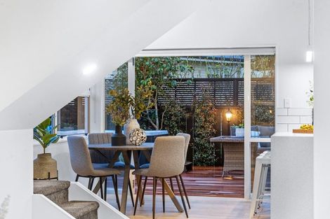 Photo of property in 2/7 Seine Road, Forrest Hill, Auckland, 0620