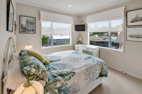 Photo of property in 100 Howe Street, Howick, Auckland, 2014