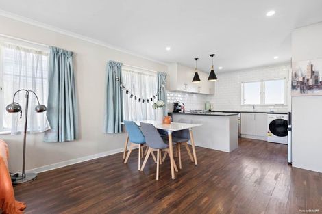 Photo of property in 6 Celsmere Lane, Te Atatu Peninsula, Auckland, 0610