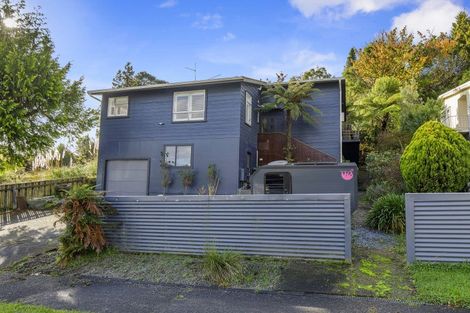 Photo of property in 27 Edelweiss Grove, Timberlea, Upper Hutt, 5018