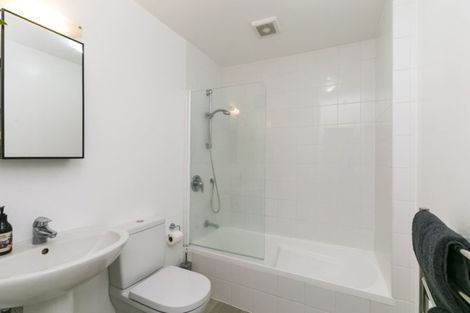 Photo of property in Westhaven Apartments, 15/127 Molesworth Street, Thorndon, Wellington, 6011
