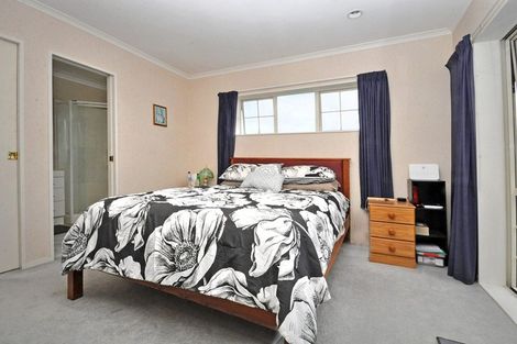 Photo of property in 5 Lorikeet Place, Unsworth Heights, Auckland, 0632
