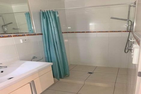 Photo of property in 33 Surf Road, Stanmore Bay, Whangaparaoa, 0932