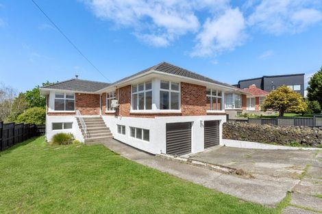 Photo of property in 514a Blockhouse Bay Road, Blockhouse Bay, Auckland, 0600