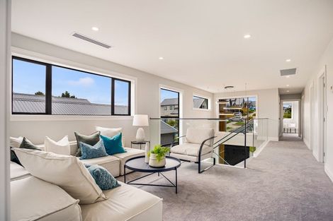 Photo of property in 40 Paparahi Place, Wainui, 0992