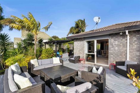 Photo of property in 1 Pelican Lane, Unsworth Heights, Auckland, 0632