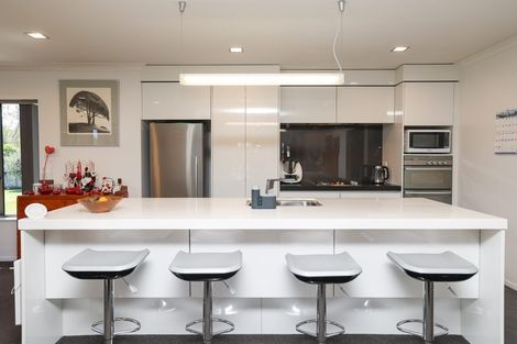 Photo of property in 8 Settlers Close, Whalers Gate, New Plymouth, 4310