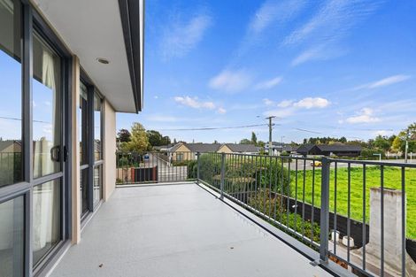 Photo of property in 100 Gardiners Road, Harewood, Christchurch, 8051
