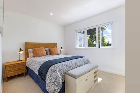 Photo of property in 1/8 West Lynn Road, Titirangi, Auckland, 0604