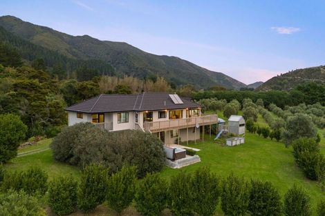 Photo of property in 1276 Coast Road, Wainuiomata Coast, Lower Hutt, 5373