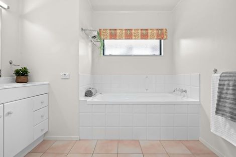 Photo of property in 11 Crowden Place, Harrowfield, Hamilton, 3210