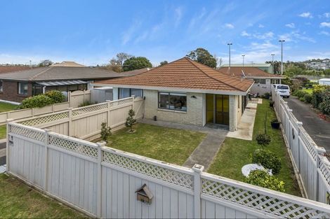 Photo of property in 1/218 Centreway Road, Orewa, 0931