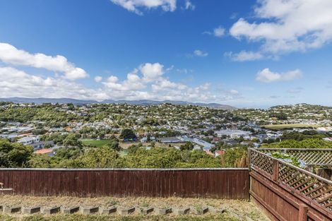 Photo of property in 4 Aramoana Place, Maupuia, Wellington, 6022