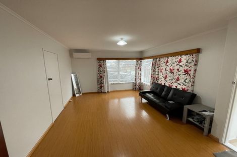 Photo of property in 1/3 Chartwell Avenue, Glenfield, Auckland, 0629