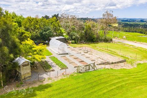 Photo of property in 17 Oparakau Road, Matakohe, 0594