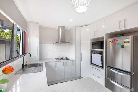 Photo of property in 1/8 Kirklow Place, Goodwood Heights, Auckland, 2105