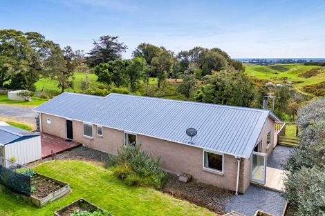 Photo of property in 333 Paraite Road, Paraite, New Plymouth, 4373