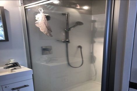 Photo of property in 8 Thuja Street, Green Bay, Auckland, 0604