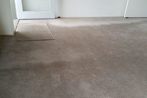 Photo of property in 2/2 Barker Rise, Northcross, Auckland, 0632