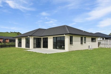 Photo of property in 2 Ongarui Close, Whalers Gate, New Plymouth, 4310