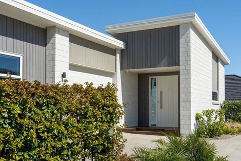 Photo of property in 27 Kayelene Place, Omokoroa, 3114