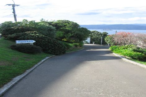 Photo of property in 4 Fortification Road, Karaka Bays, Wellington, 6022