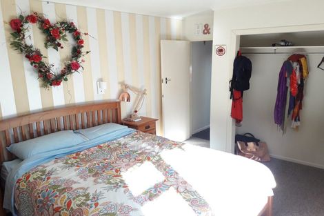 Photo of property in 11 Te Pari Pari Road, Pukerua Bay, 5026