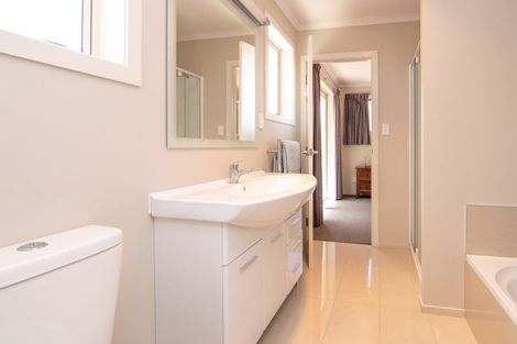 Photo of property in 9 Ruapehu Drive, Fitzherbert, Palmerston North, 4410