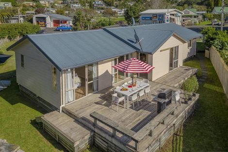 Photo of property in 37 Hahei Beach Road, Hahei, Whitianga, 3591