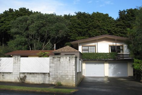 Photo of property in 21 Walpole Avenue, Hillpark, Auckland, 2102
