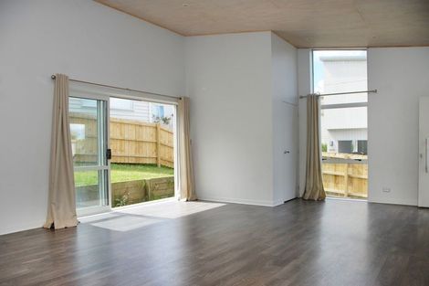 Photo of property in 559b Glenfield Road, Glenfield, Auckland, 0629