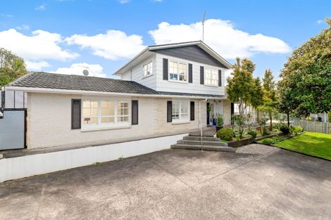 Photo of property in 2 King Richard Place, Browns Bay, Auckland, 0630