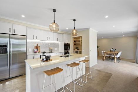 Photo of property in 8 Bateson Way, Heretaunga, Upper Hutt, 5018