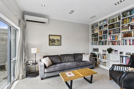 Photo of property in 65 Roxburgh Street, Mount Victoria, Wellington, 6011