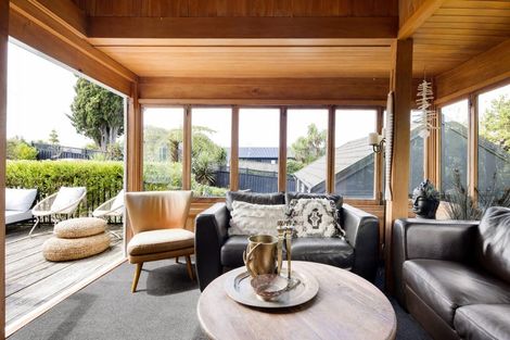 Photo of property in 69 Forest Lake Road, Forest Lake, Hamilton, 3200