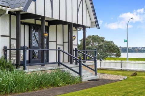 Photo of property in 81 Kiwi Esplanade, Mangere Bridge, Auckland, 2022