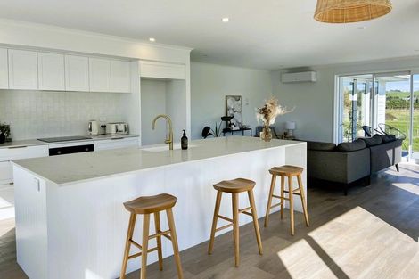 Photo of property in 35 Weka Street, Mangawhai, 0505