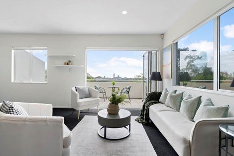 Photo of property in 1/48a Exmouth Road, Northcote, Auckland, 0627