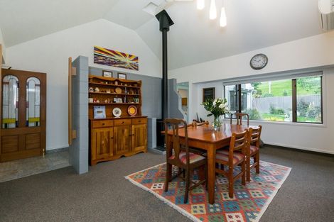 Photo of property in 2 Matthews Place, Taradale, Napier, 4112